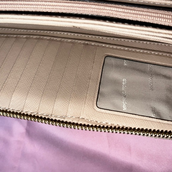 Wristlet Wallet with multiple card holders and pockets - Picture 4 of 8